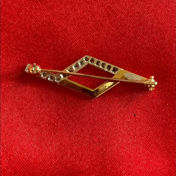 Women’s Classically Elegant Vintage 18K Gold & Pave Diamond Lapel Pin (Brooch) - Picture 3 of 3
